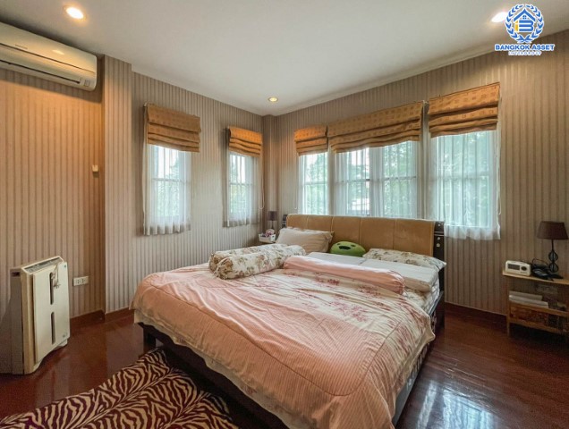 *****บ้านเดี่ยวมือสองย่านปทุมธานี ม.กฤษดานคร19 พหลโยธิน เนื้อที่กว้างขวางมากถึง 163 ตร.ว. ฟังก์ชัน 4 ห้องนอน 3 ห้องน้ำ ที่จอดรถ 2 คัน พร้อมเข้าอยู่ พื้นที่กว้างขวาง บนทำเลเดินทางสะดวก ใกล้รถไฟฟ้าสายสีแดง "สถานีฟิวเจอร์พาร์ค รังสิต" และทางด่วน "รังสิต"